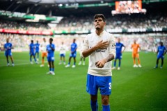 阿森纳逆袭：约克雷斯双响制胜，胜利兹联防线失误惨遭逆转