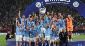 曼联瞄准欧洲冠军主帅格拉斯纳，转会窗口引期待